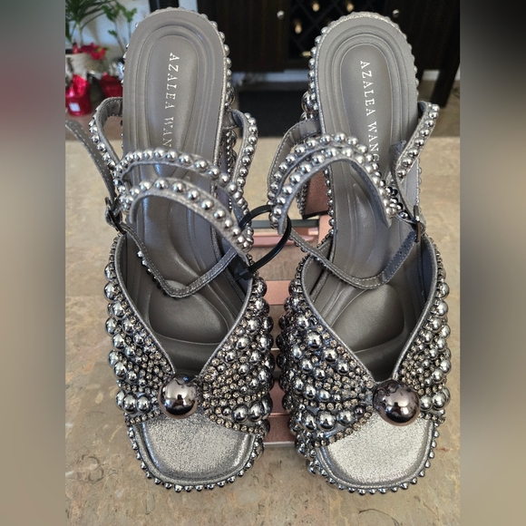 AZALEA WANG ASTRELLA HEMATITE EMBELLISHED SANDAL.  SIZE  10 - Picture 2 of 10